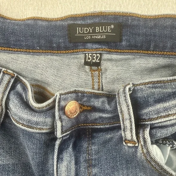 Judy Blue Relaxed Fit Distressed Blue Jeans JR Size 15/32 - Picture 3 of 8